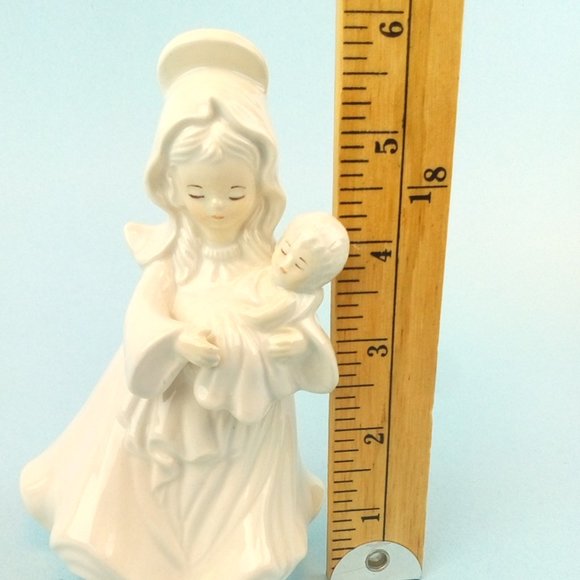 Mary and Baby Jesus Figurine - Picture 11 of 12